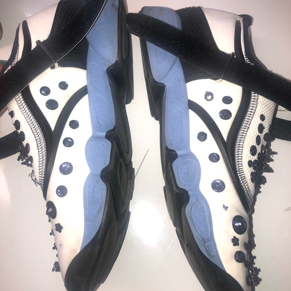 Sneakers - Picture 3 of 6